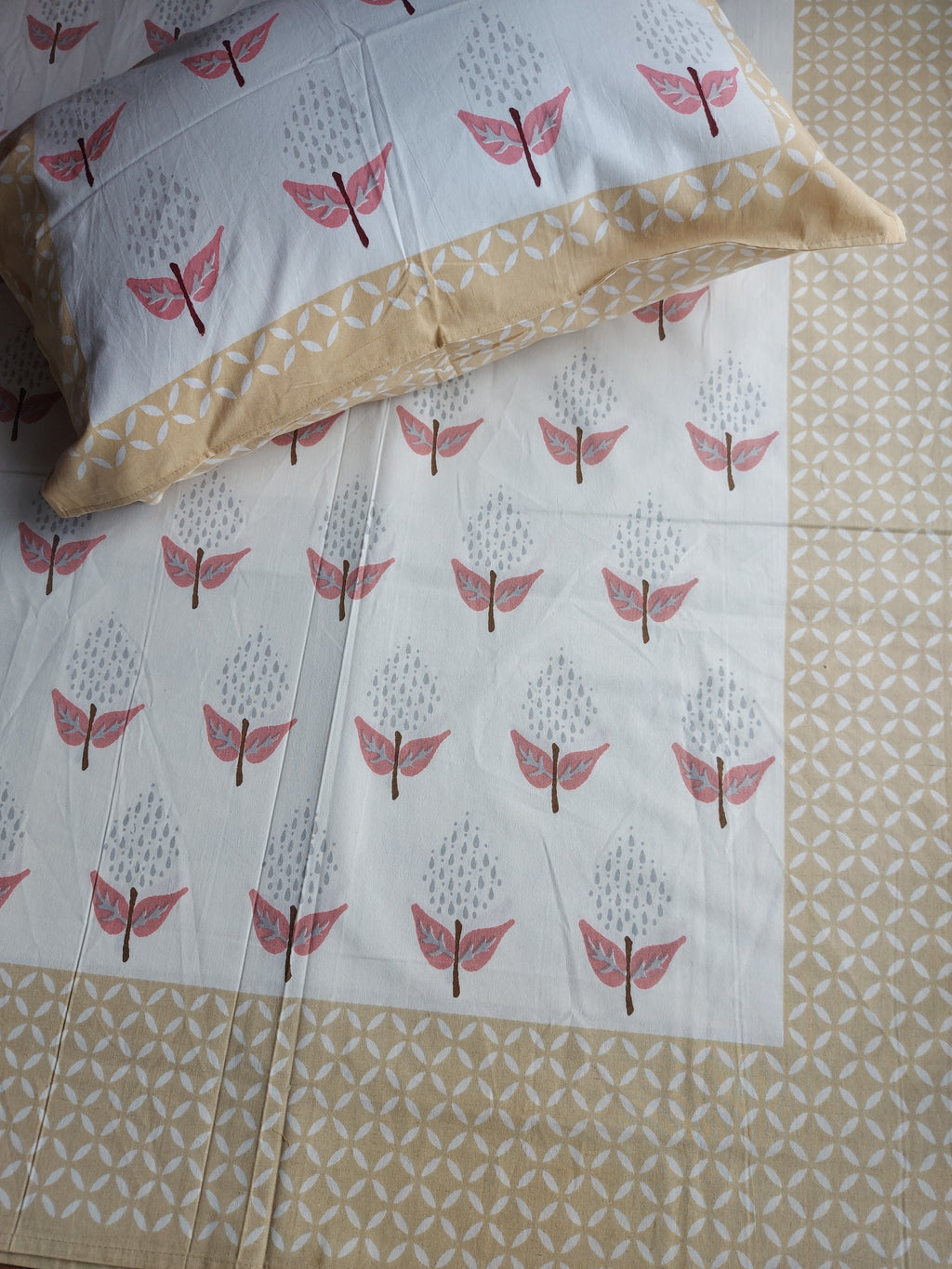 Baagh Double Bedsheet - Beige Butti