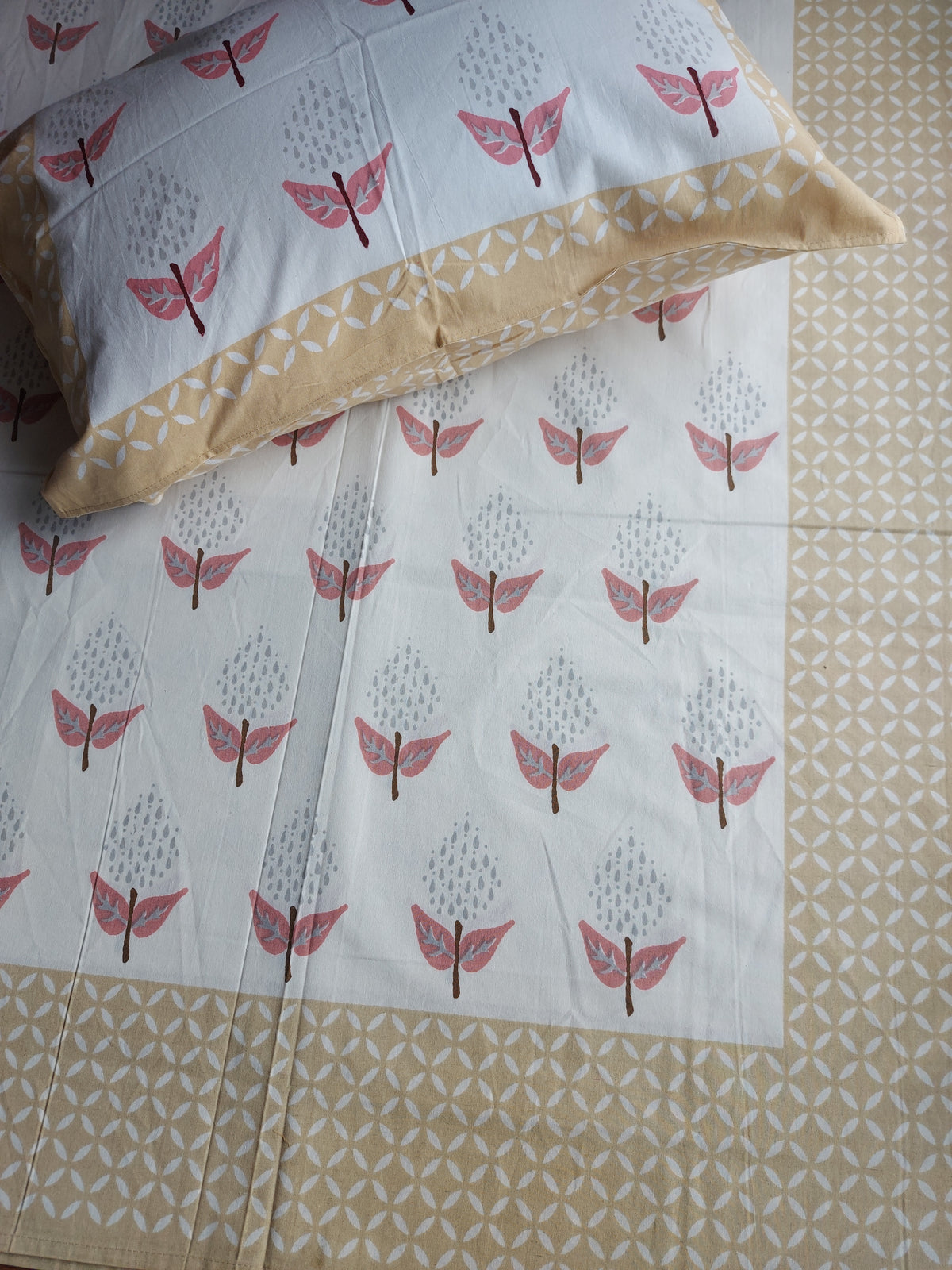 Baagh Double Bedsheet - Beige Butti