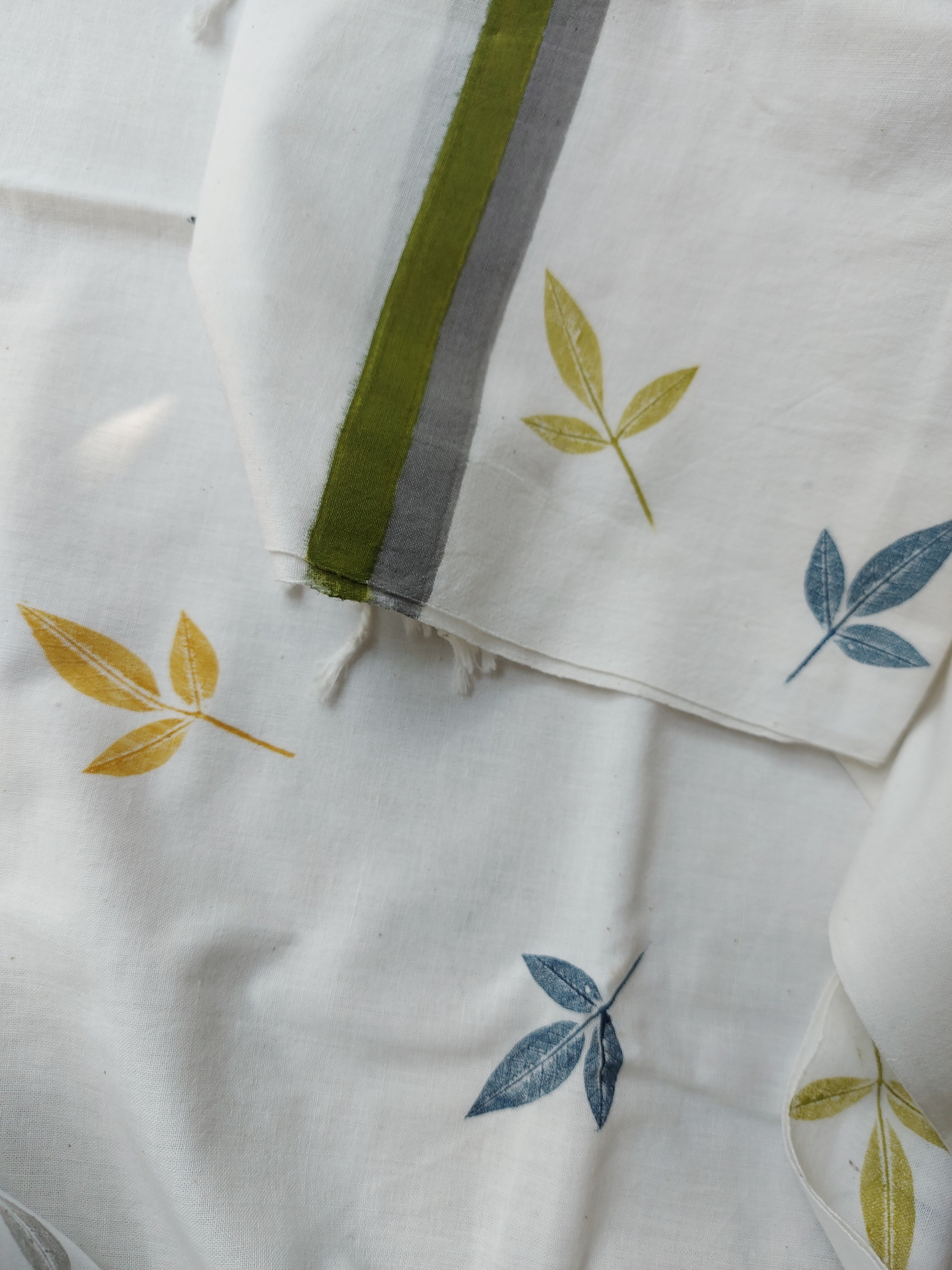 RUI - Organic Cotton Stole - Leaf Print - Multicolor