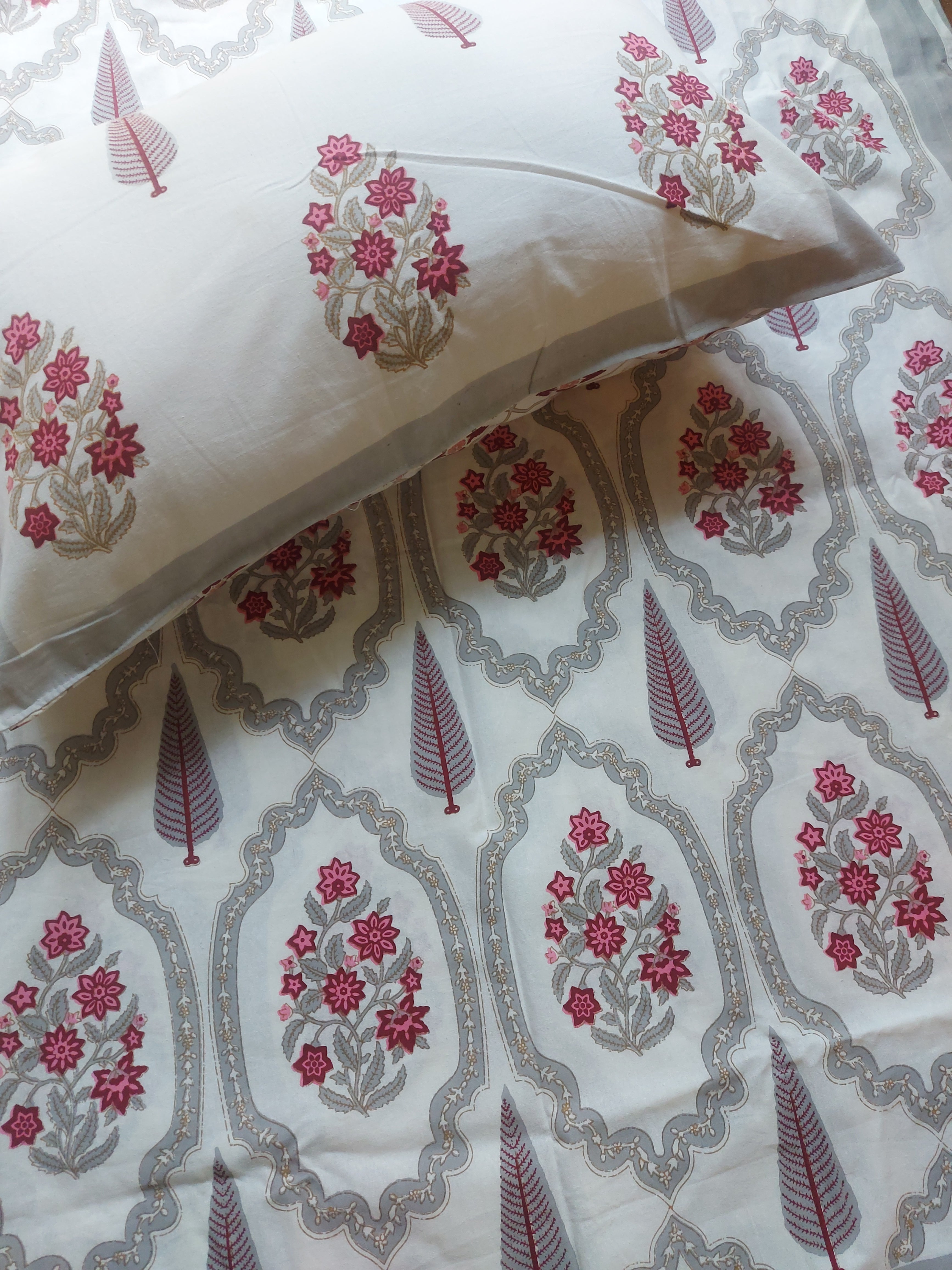 Baagh Double Bedsheet - Maroon