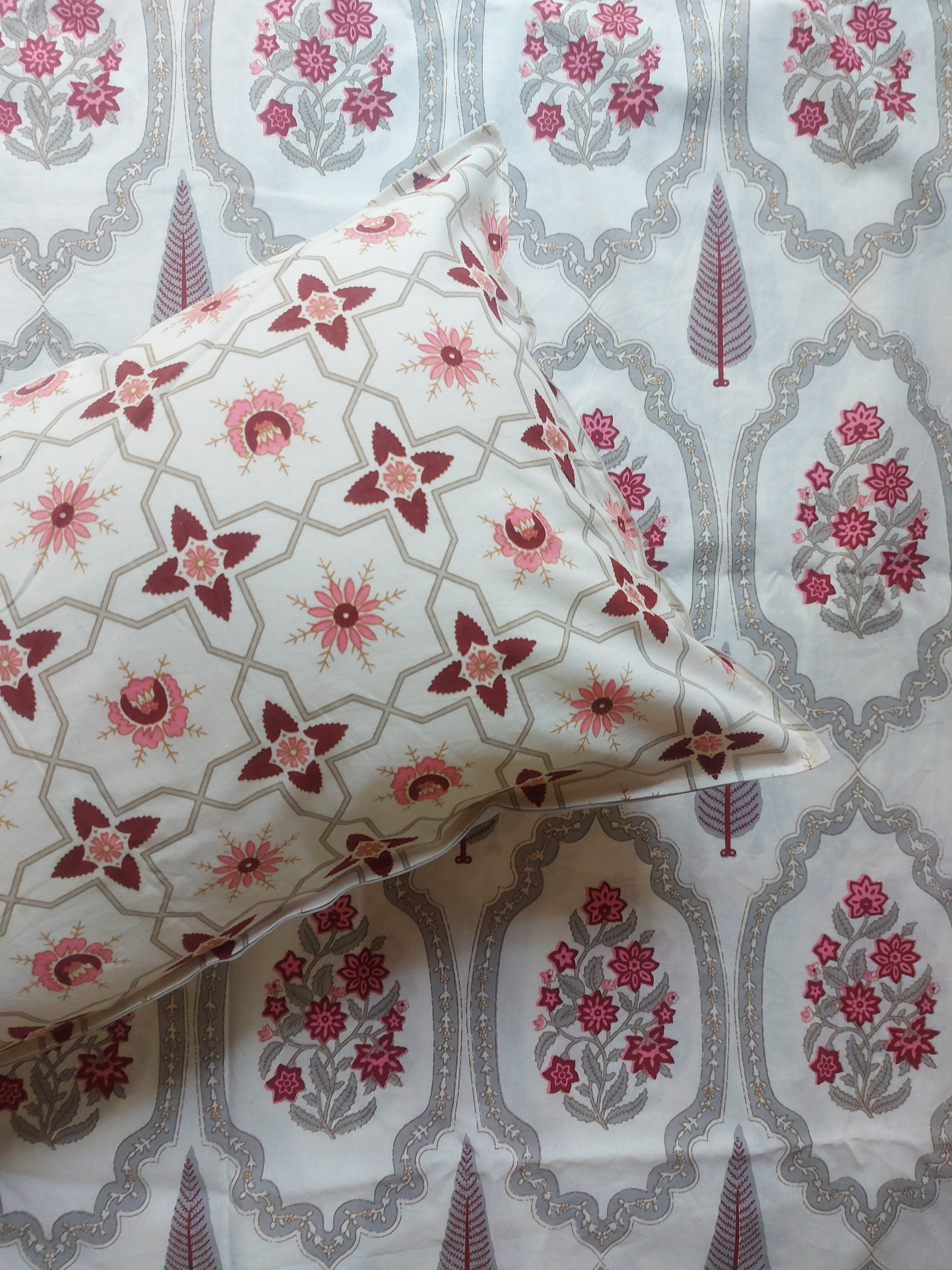 Baagh Double Bedsheet - Maroon