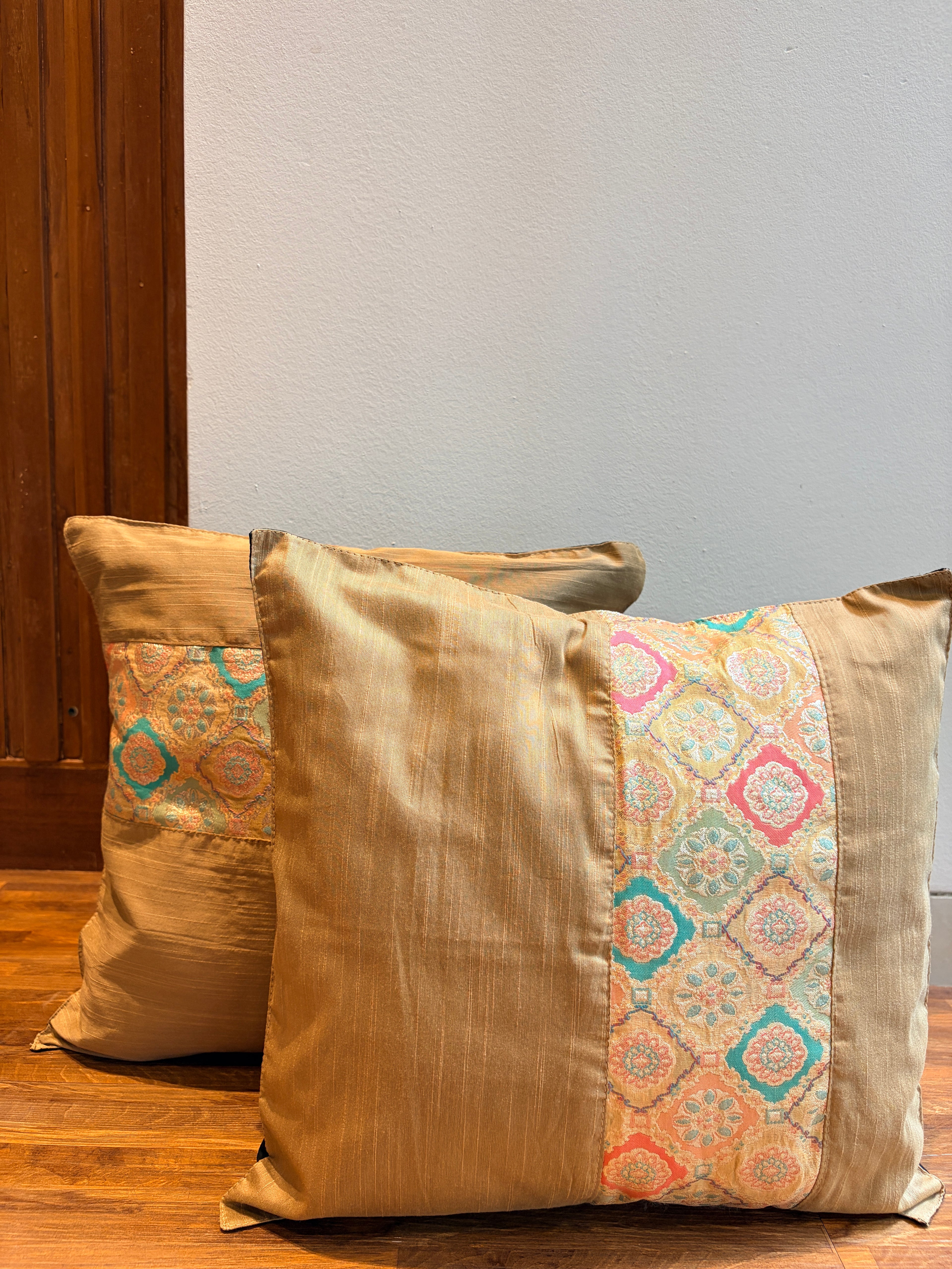 1 Piece Brocade Cushion Cover - Golden