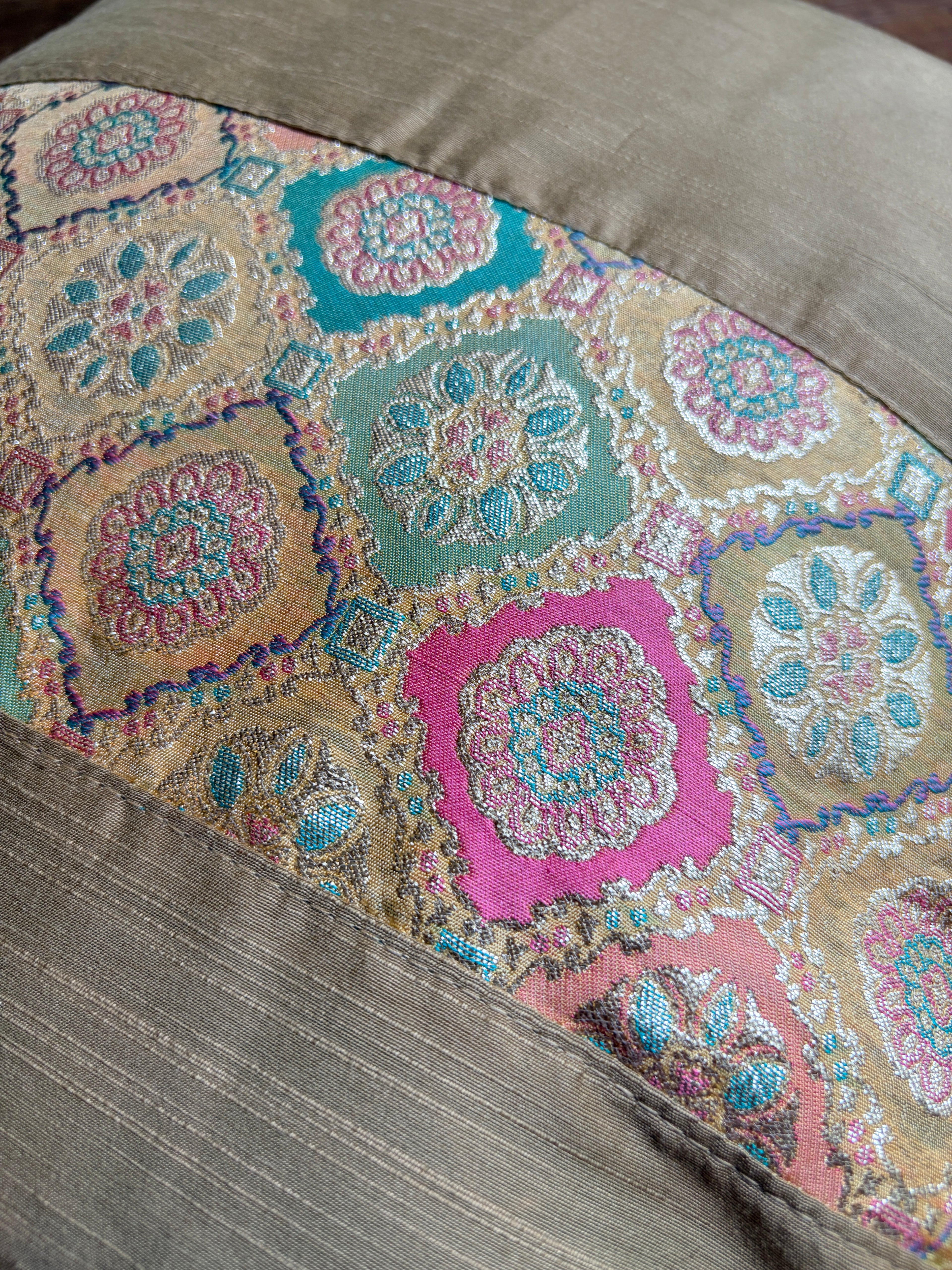 1 Piece Brocade Cushion Cover - Golden