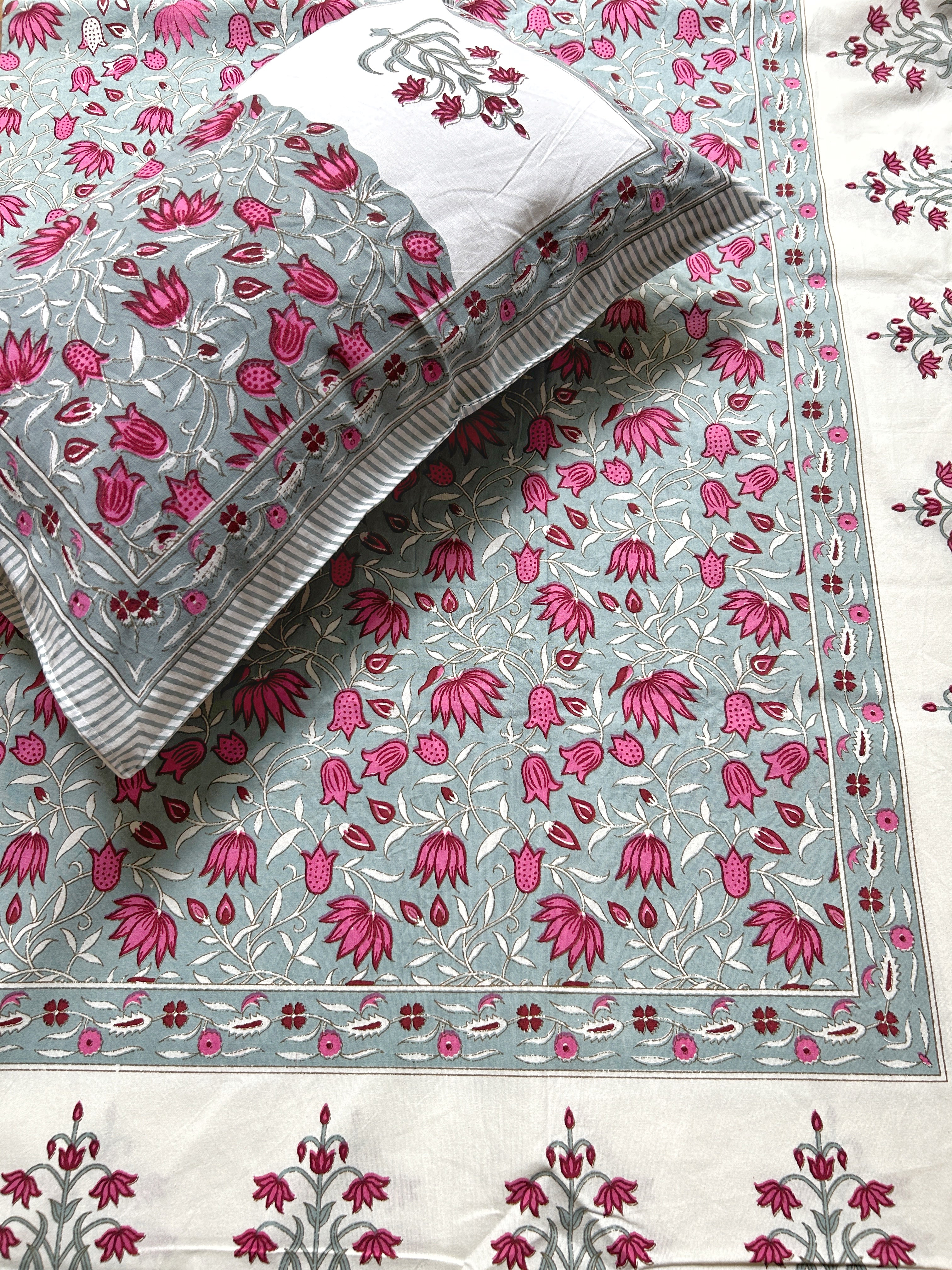 Baagh Double Bedsheet - Red