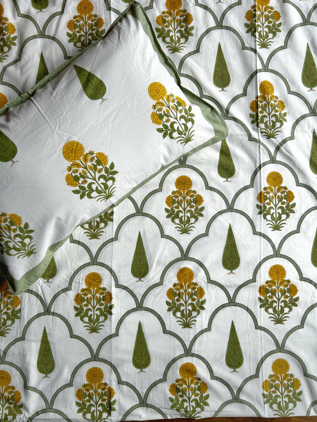 Baagh Superking Bedsheet - Yellow & Green Butti