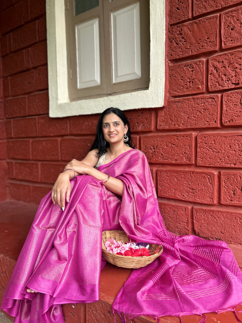 Handwoven Saree with Metallic Woven Patterns - Magenta