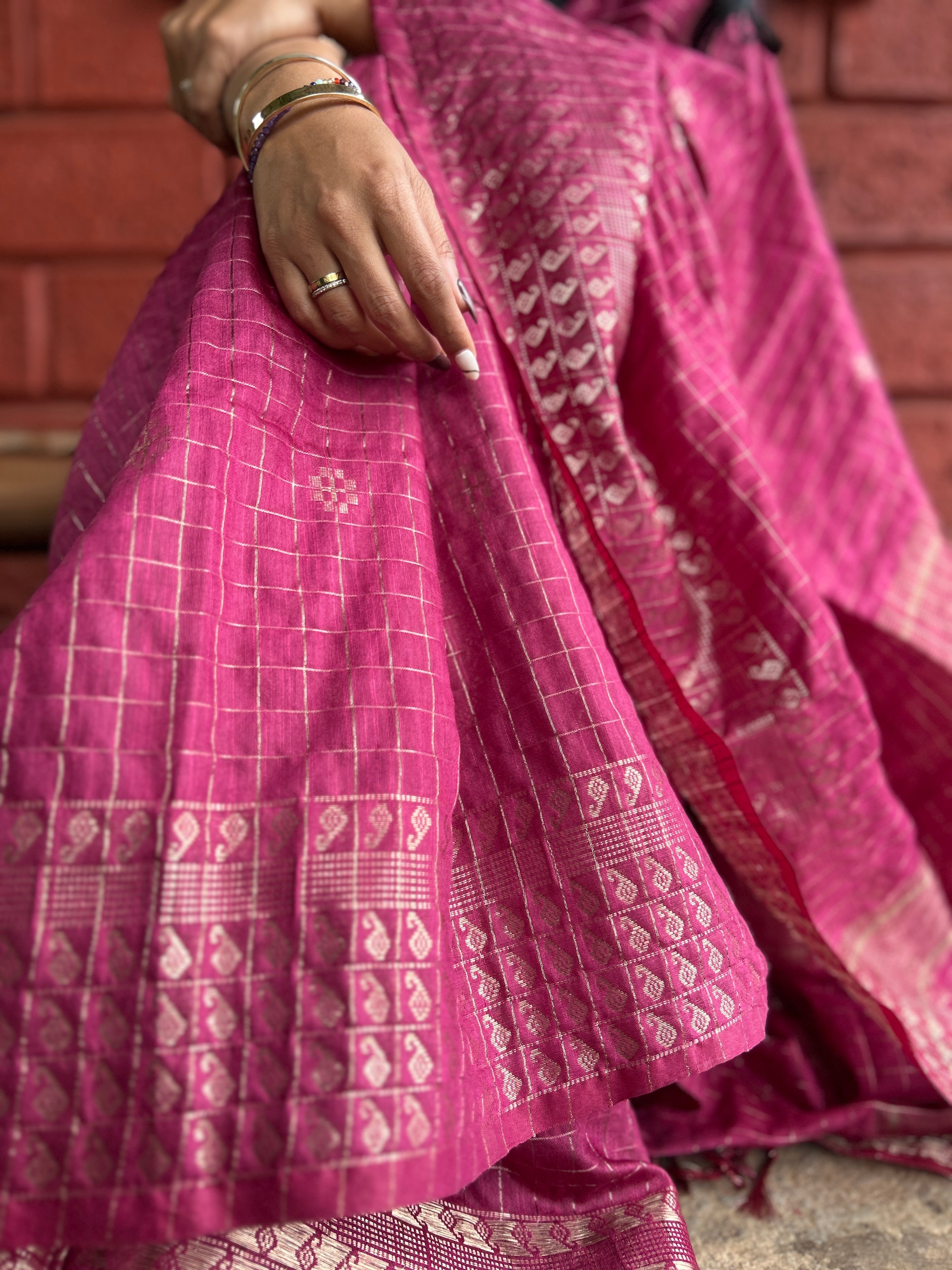 Handwoven Saree with Checked Pattern - Pink