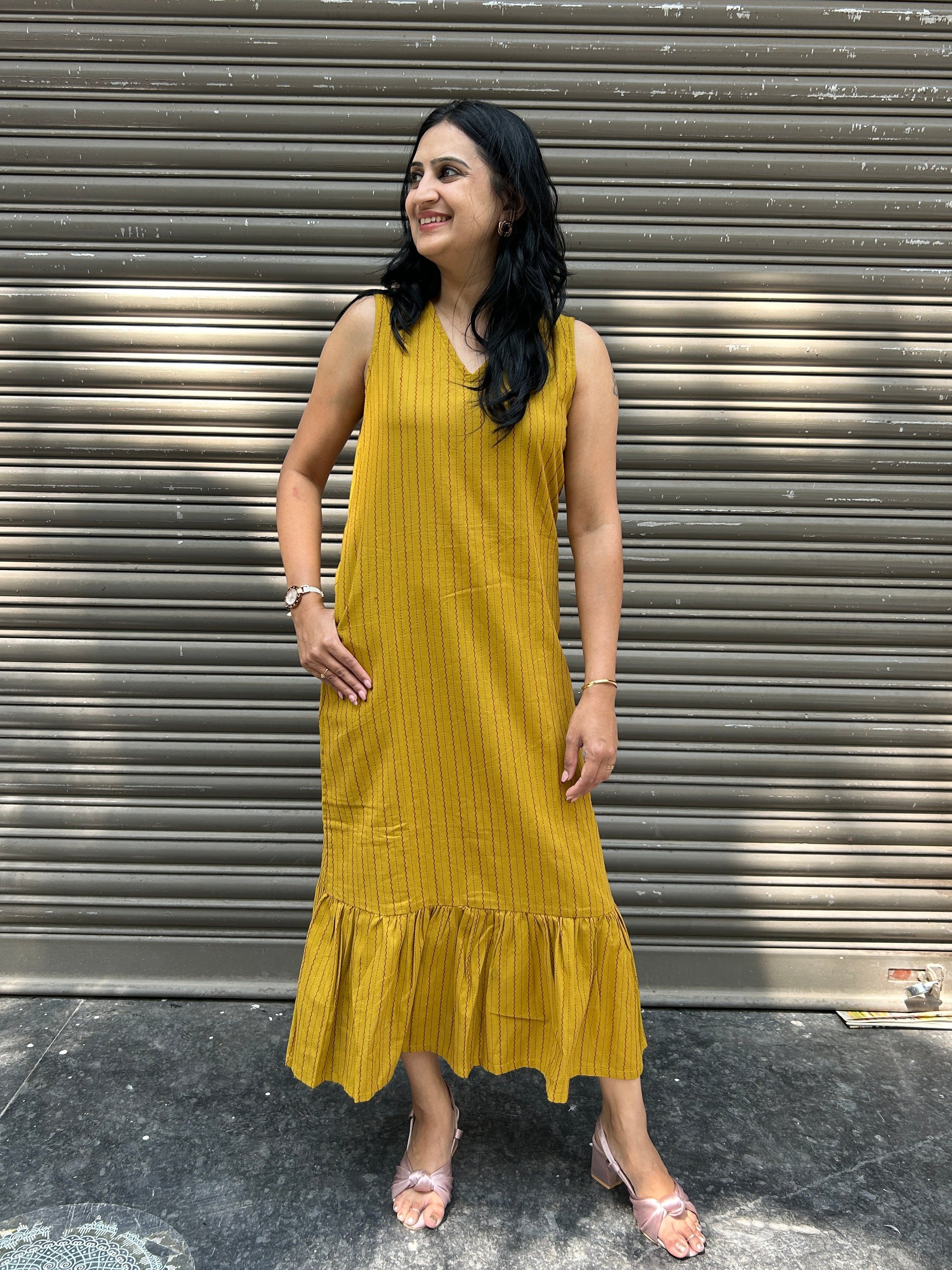 Woman's Casual Dress - Yellow Frill