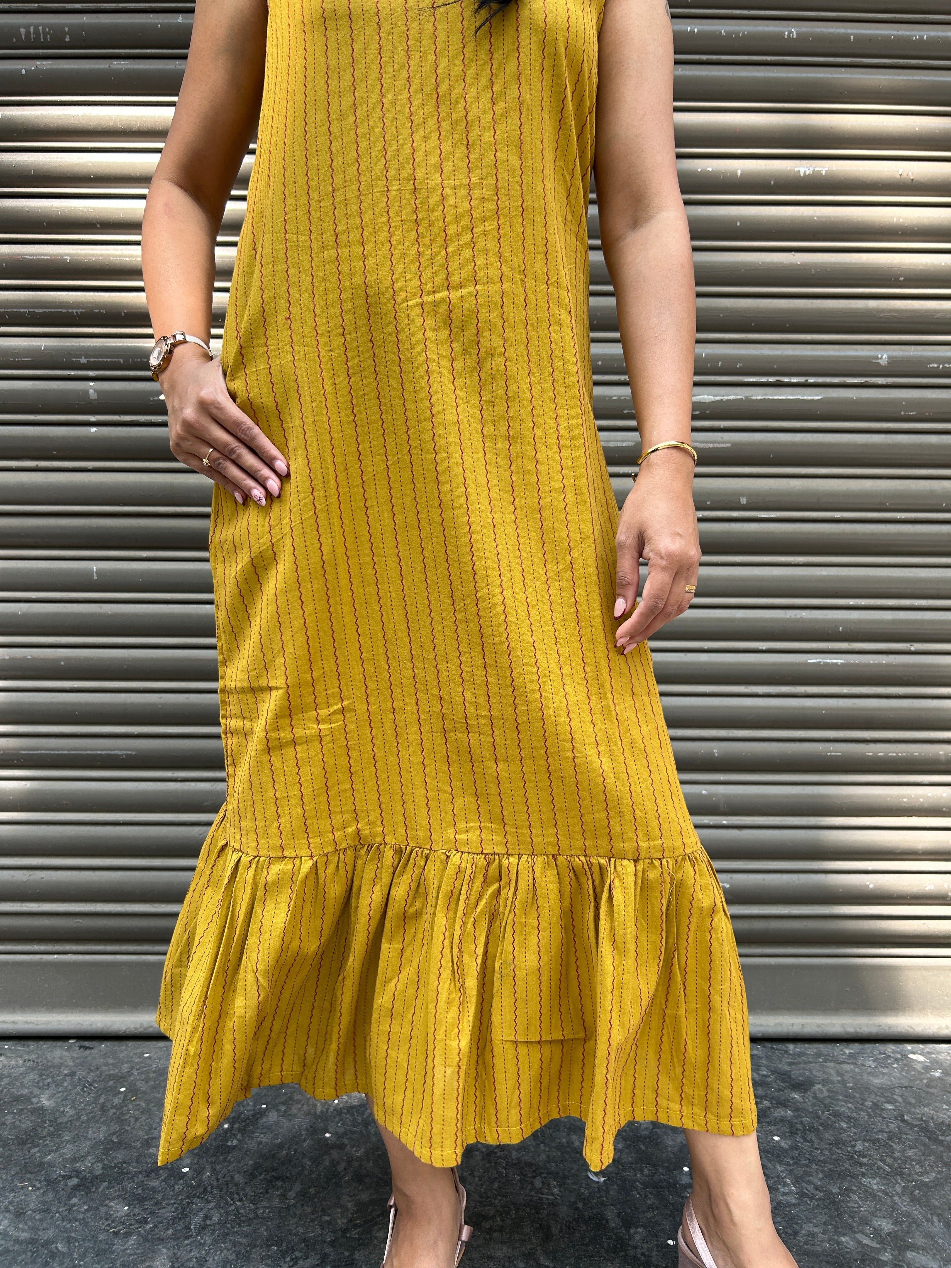 Woman's Casual Dress - Yellow Frill