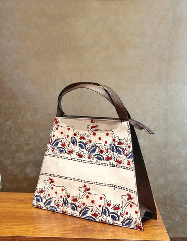 Leather Triangle Baguette - Off White