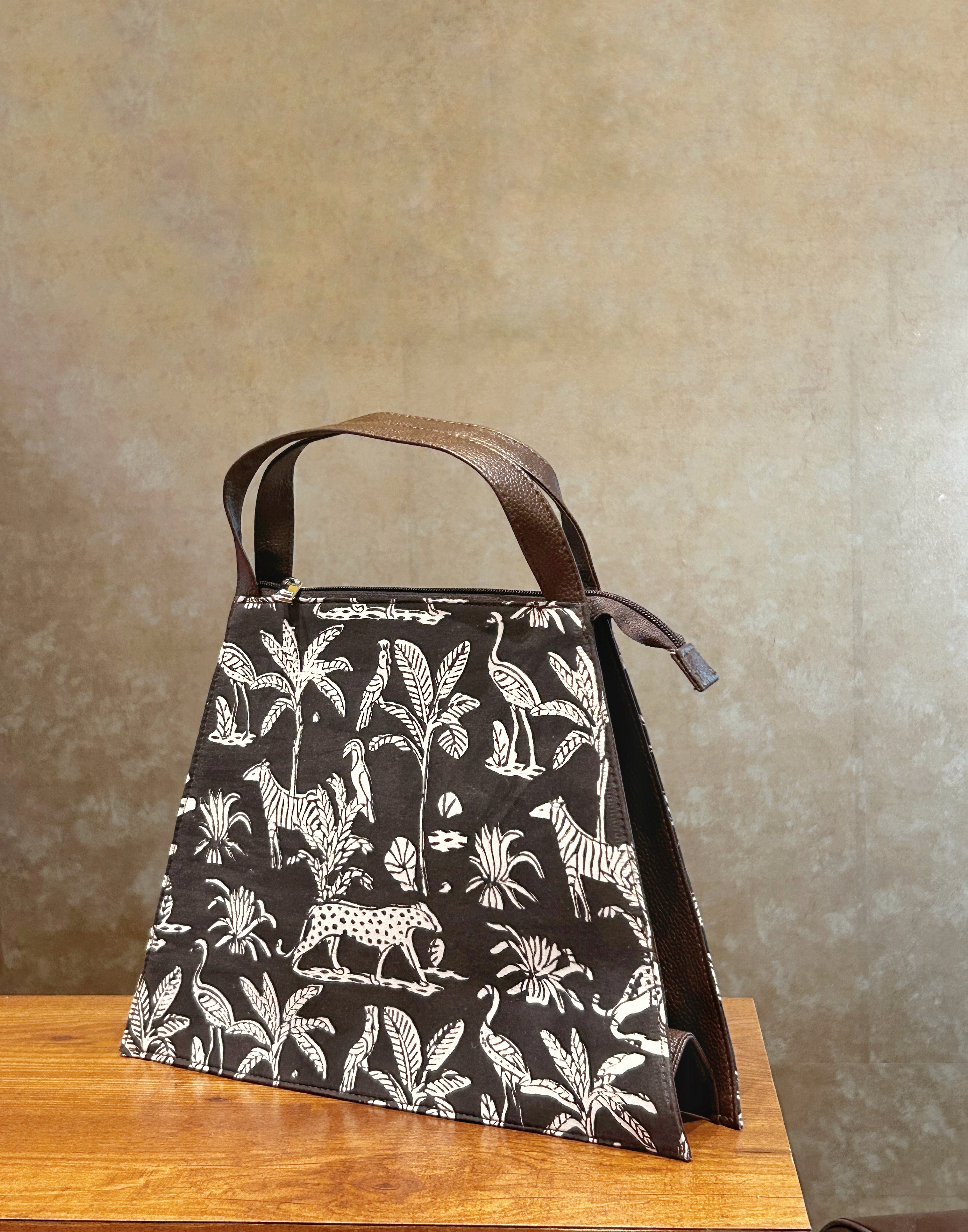 Leather Triangle Baguette - Black