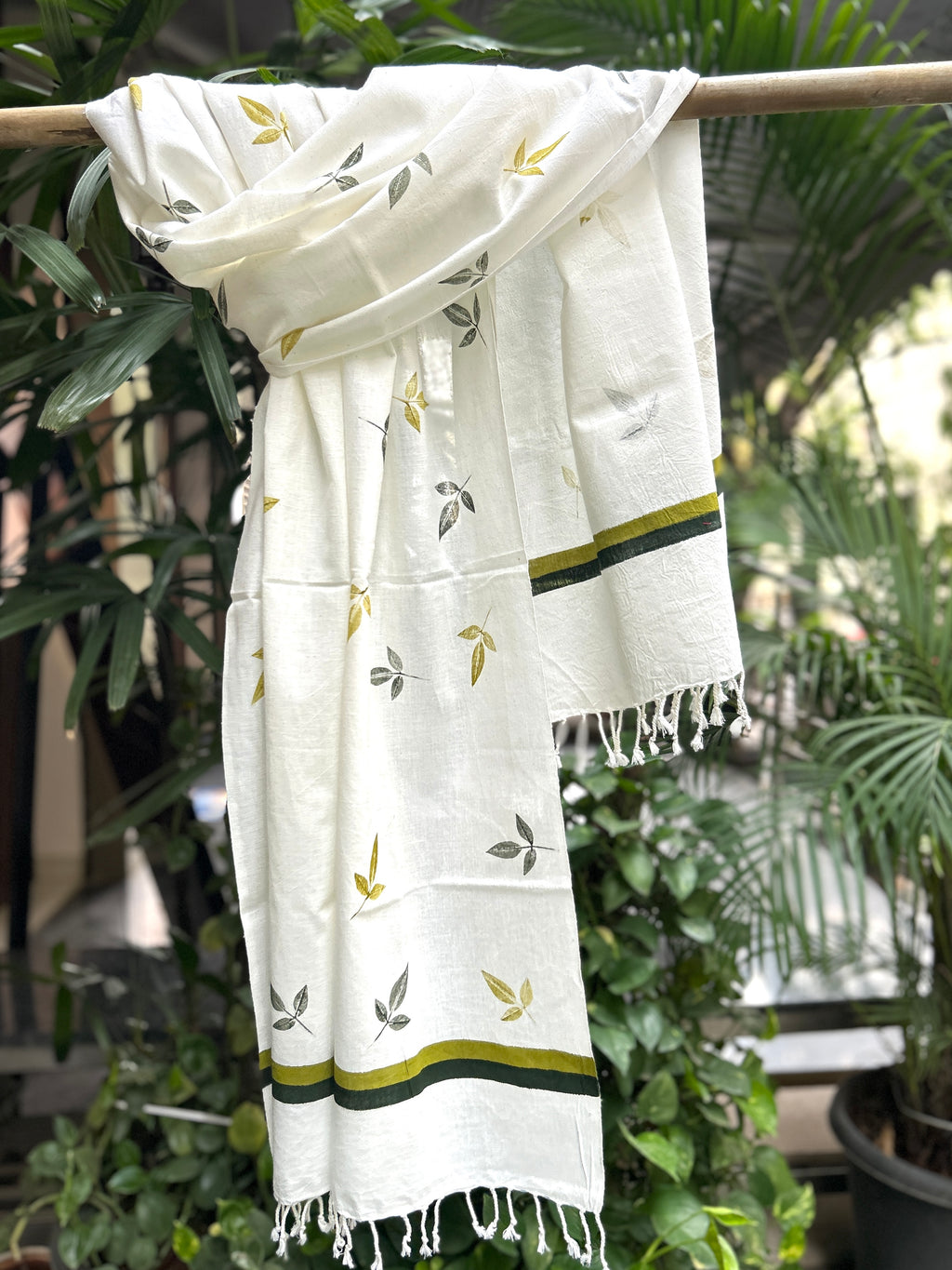 RUI - Organic Cotton Stole - Leaf Print - Green