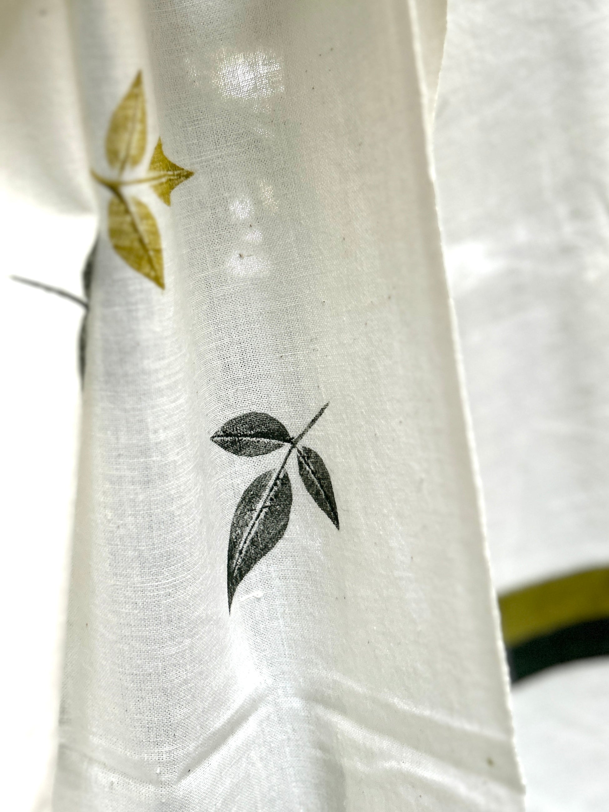 RUI - Organic Cotton Stole - Leaf Print - Green