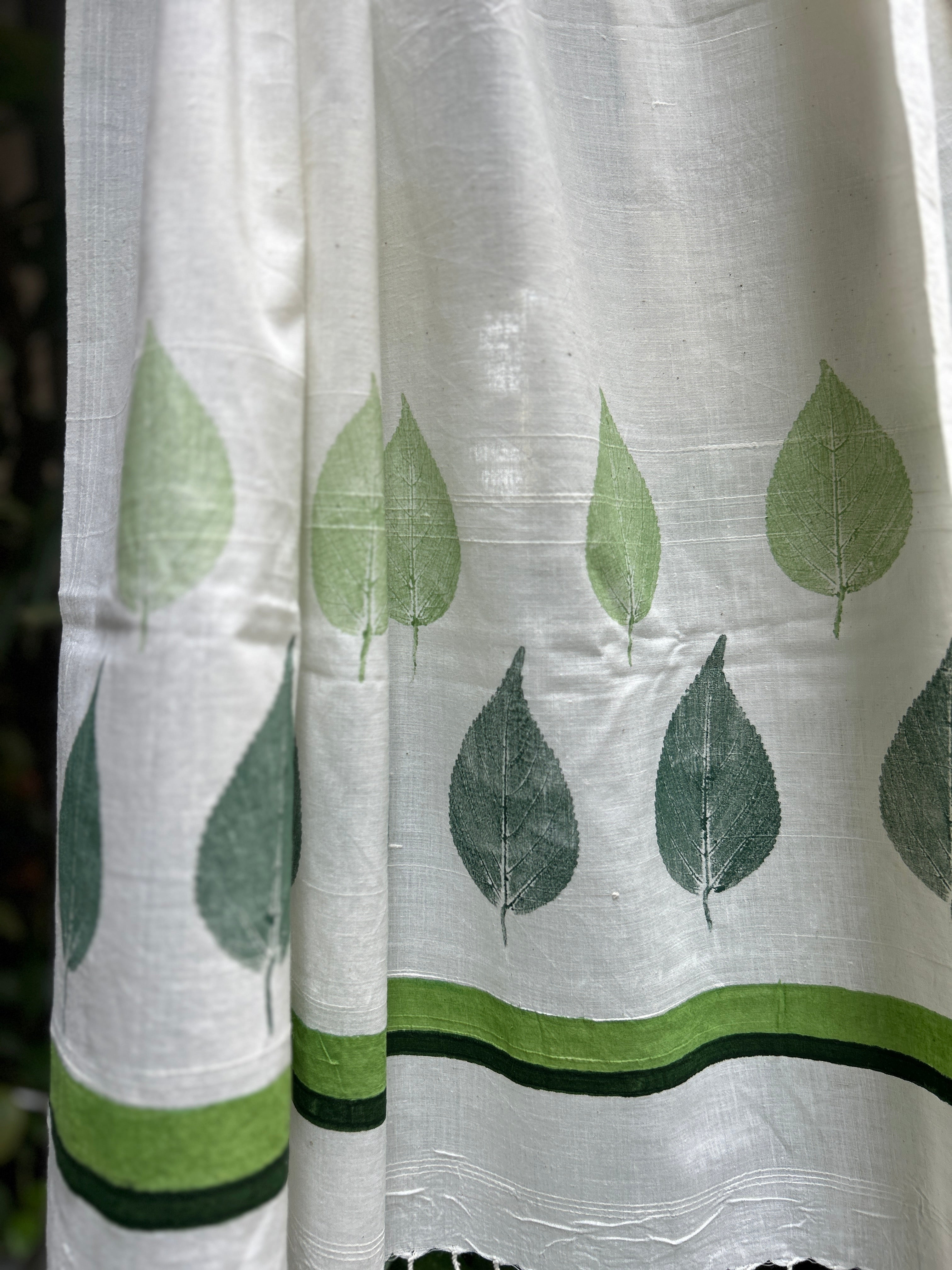 RUI - Organic Cotton Stole - Leaf Print - Green