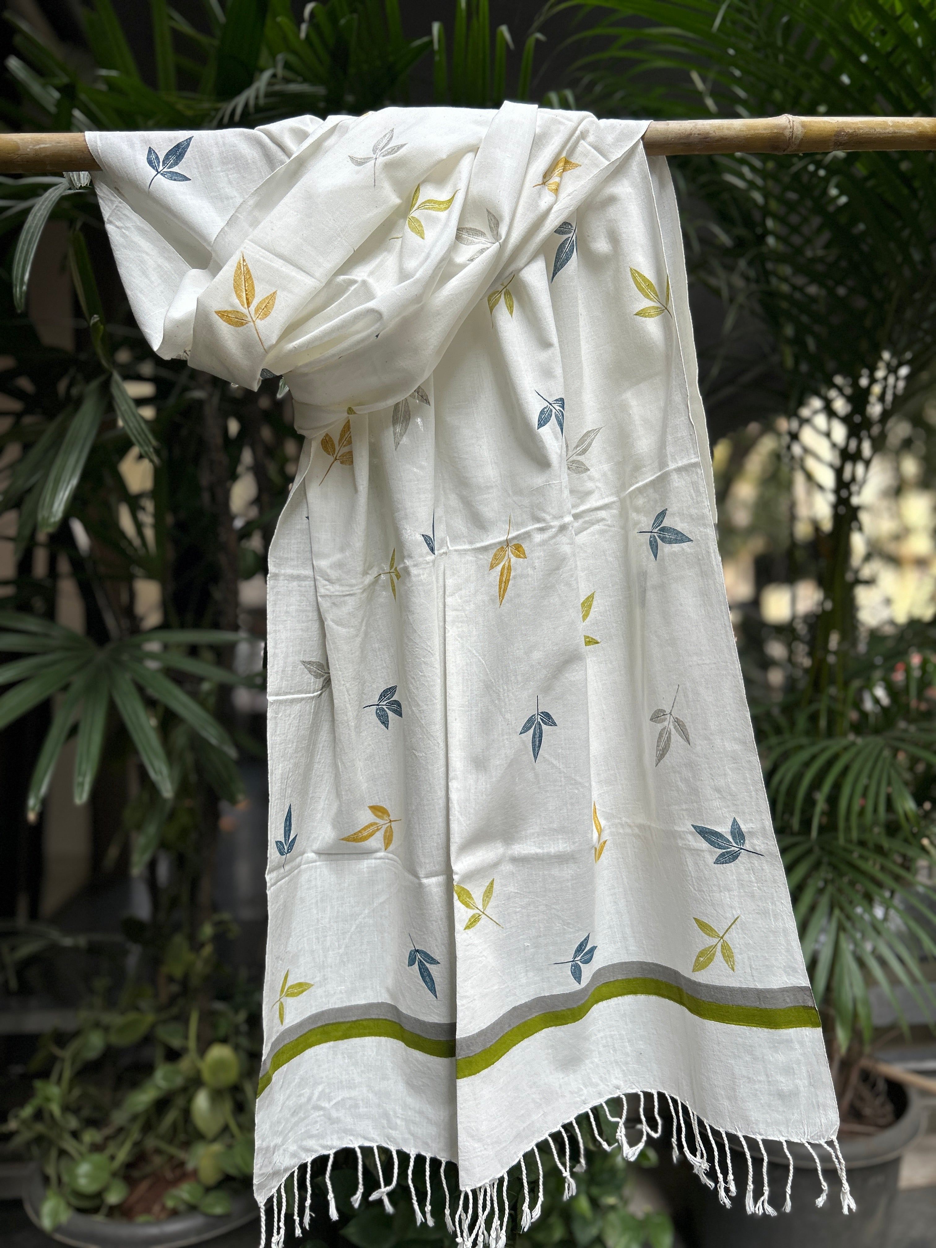 RUI - Organic Cotton Stole - Leaf Print - Multicolor